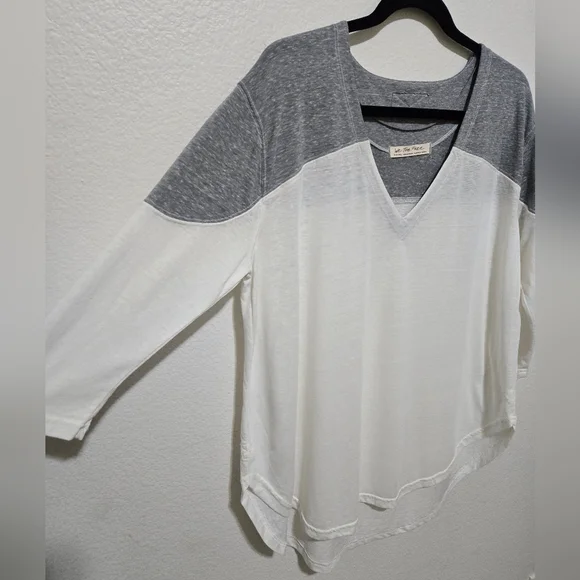 WE THE FREE Oversized Raglan Sleeve Tee V-Neck Gray White Size Extra Small - Picture 3 of 10